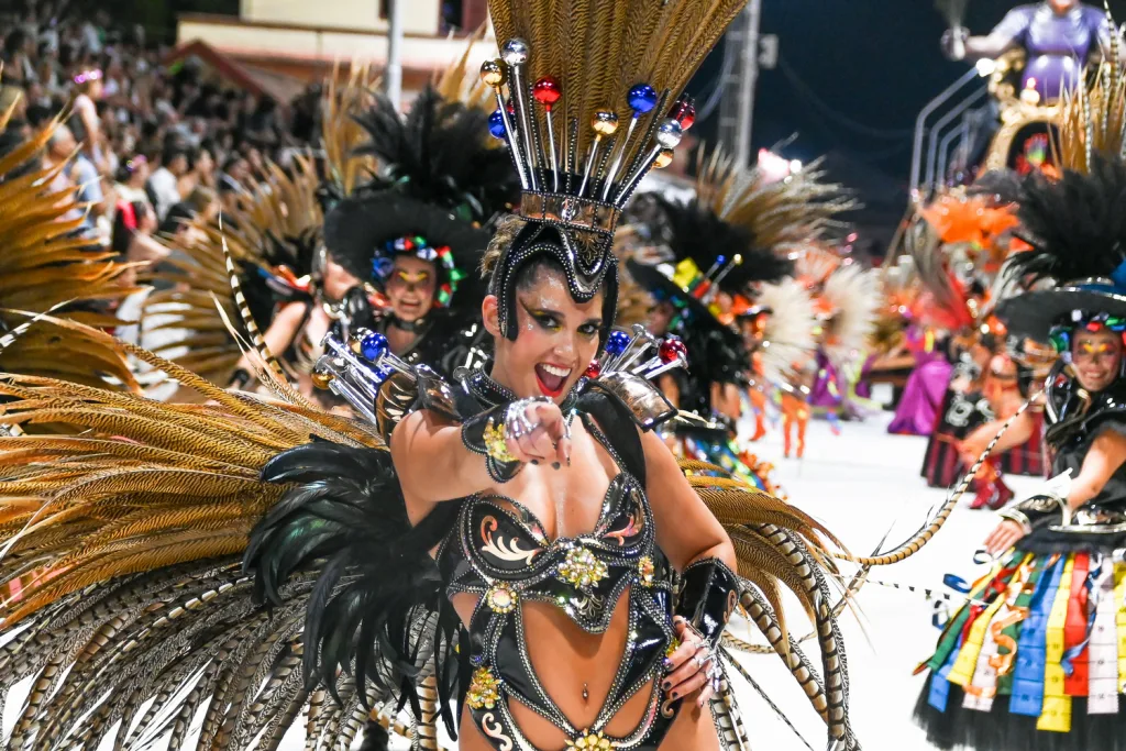 Gualeguaychú se prepara para la cuarta noche del Carnaval del País este sábado
