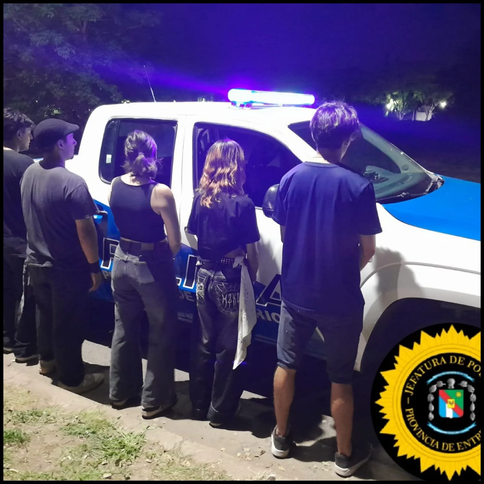 Batalla campal en una plaza Entrerriana: policía secuestró armas blancas tras pelea de jóvenes