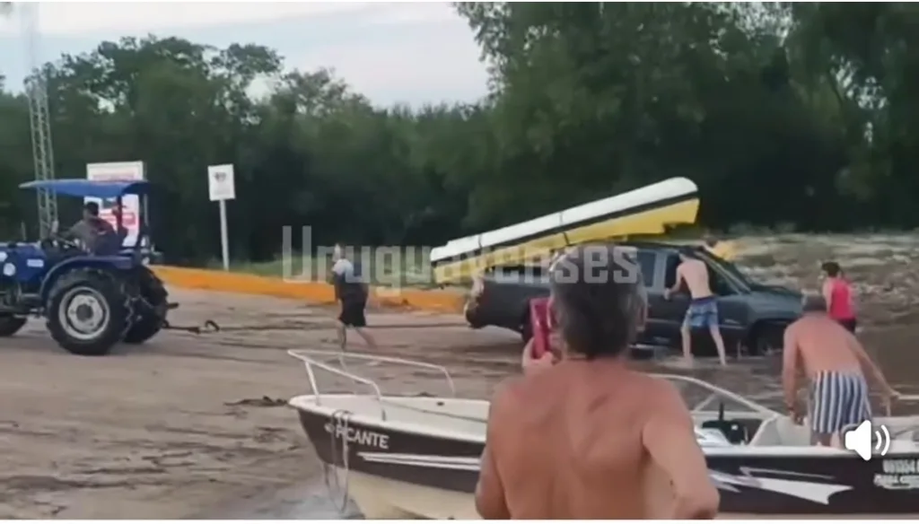 La chata se dio vuelta varias veces, pero salí ileso”, dijo el propietario tras el rescate