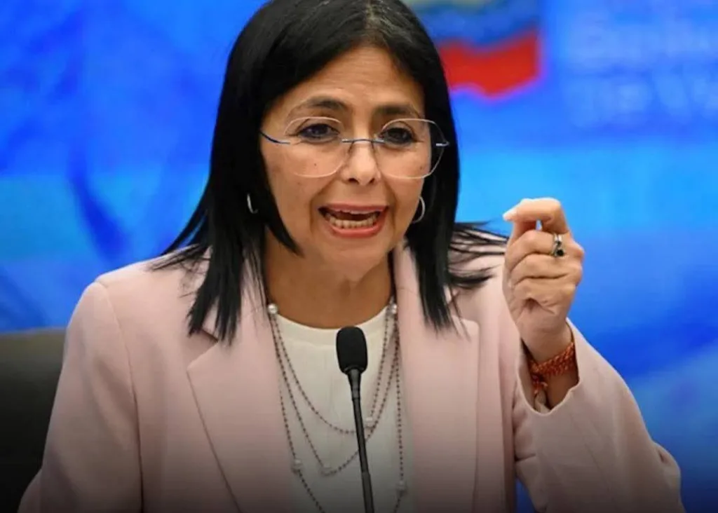El Tribunal Supremo de Justicia ordena que la vicepresidenta Delcy Rodríguez asuma como encargada de la Presidencia de Venezuela