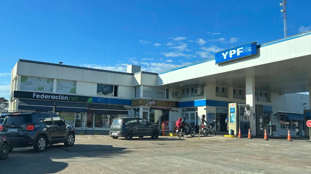 Detenido por cargar combustible y huir sin pagar en una estación de servicio YPF