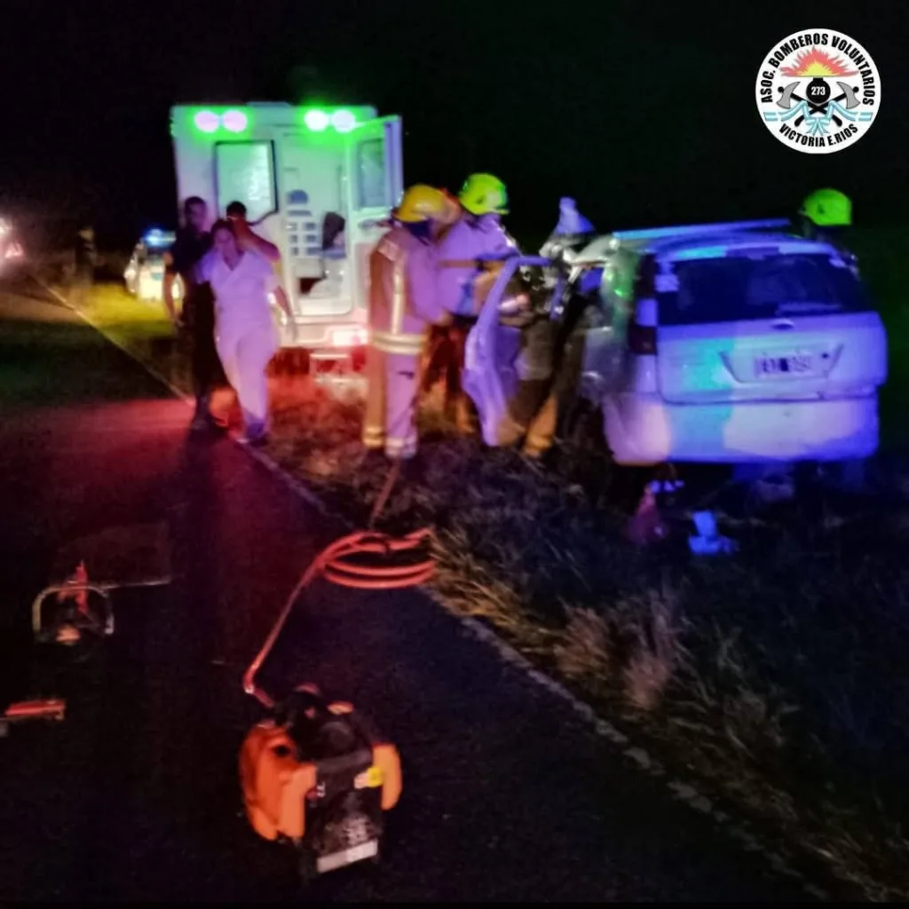Grave choque en Laguna del Pescado: Ford Fiesta colisionó con dos camiones