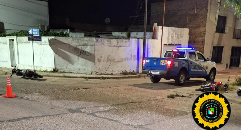 Violenta colisión entre motos en pleno centro: un joven sufrió lesiones graves
