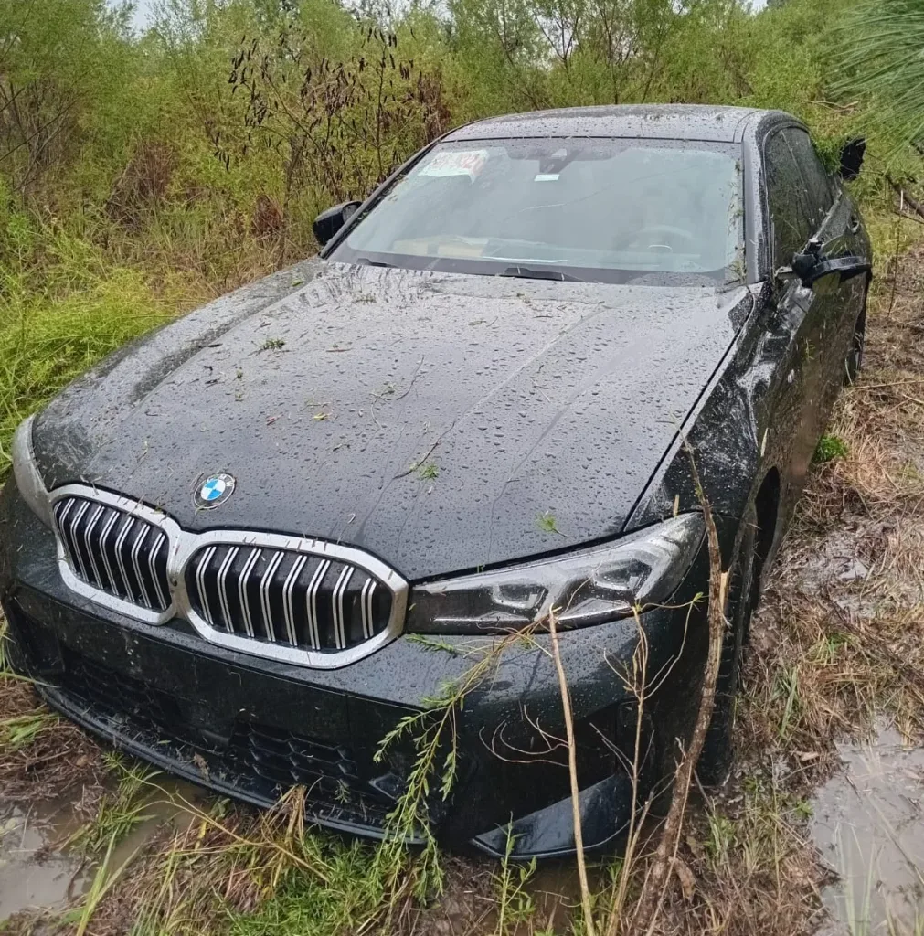 Un BMW despistó en la Autovía Artigas por las inclemencias del tiempo
