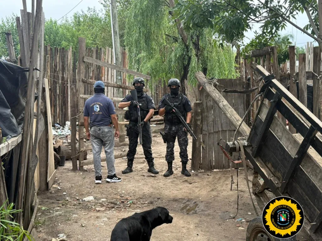 Concordia: cocaína fraccionada, celulares y un arma, el saldo de cuatro allanamientos simultáneos
