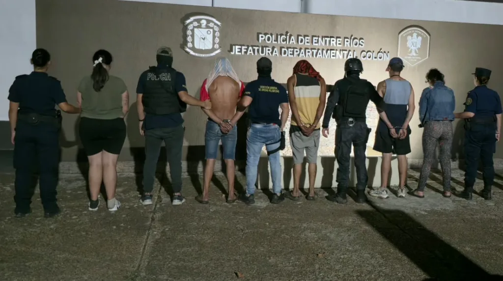 Allanamiento por microtráfico en Colón: secuestran cocaína, dinero y detienen a un hombre