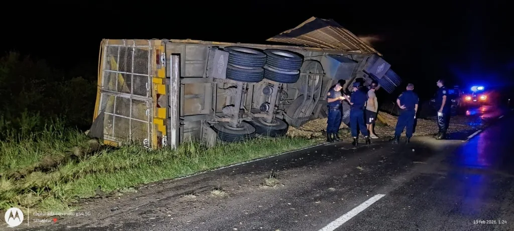Impactante episodio en Ruta 12: chocó contra un camión y se disparó en la cabeza