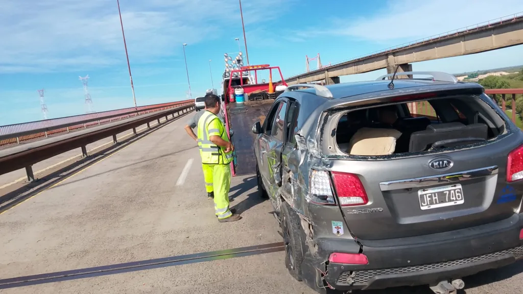 Intentaba retomar la marcha tras cambiar un neumático y fue embestido por un camión en la Autovía 12