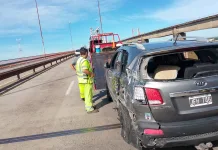 Intentaba retomar la marcha tras cambiar un neumático y fue embestido por un camión en la Autovía 12