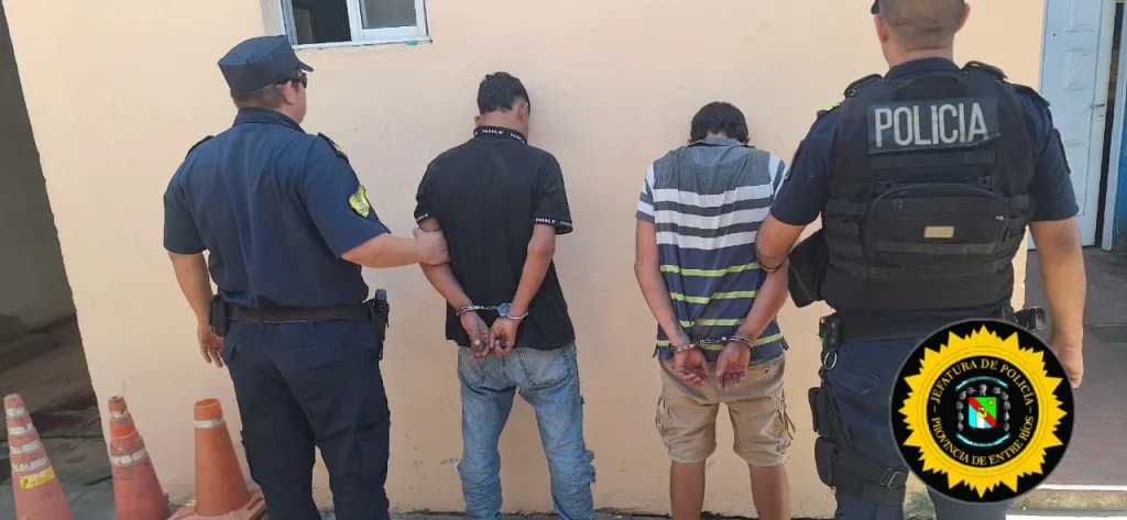 Se robaron un auto, chocaron y fueron atrapados por la policía