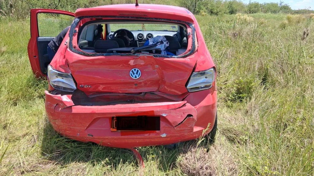 Ruta Nacional 127: un auto frenó por el mal estado del camino y fue embestido por un camión
