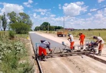 Avanza el asfaltado en complejos habitacionales del IAPV en Concepción del Uruguay