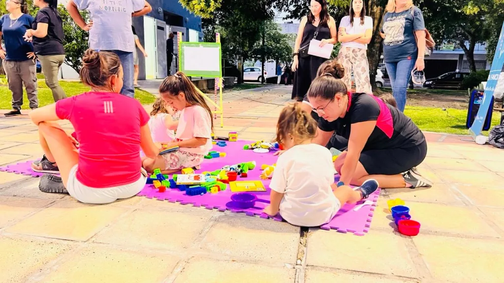 Se realizó la jornada de juegos y aprendizaje en la Plaza San Martín