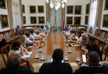 El Gobierno presentó a los gremios docentes y estatales el proyecto de reforma previsional