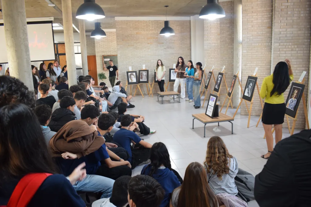 La muestra “Mujeres Sin Molde II” se presenta en La Nube con propuestas para estudiantes secundarios