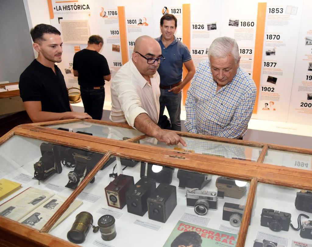 El Museo de la Ciudad inauguró la muestra “Fotógrafos en Entre Ríos” y celebró su 3° aniversario