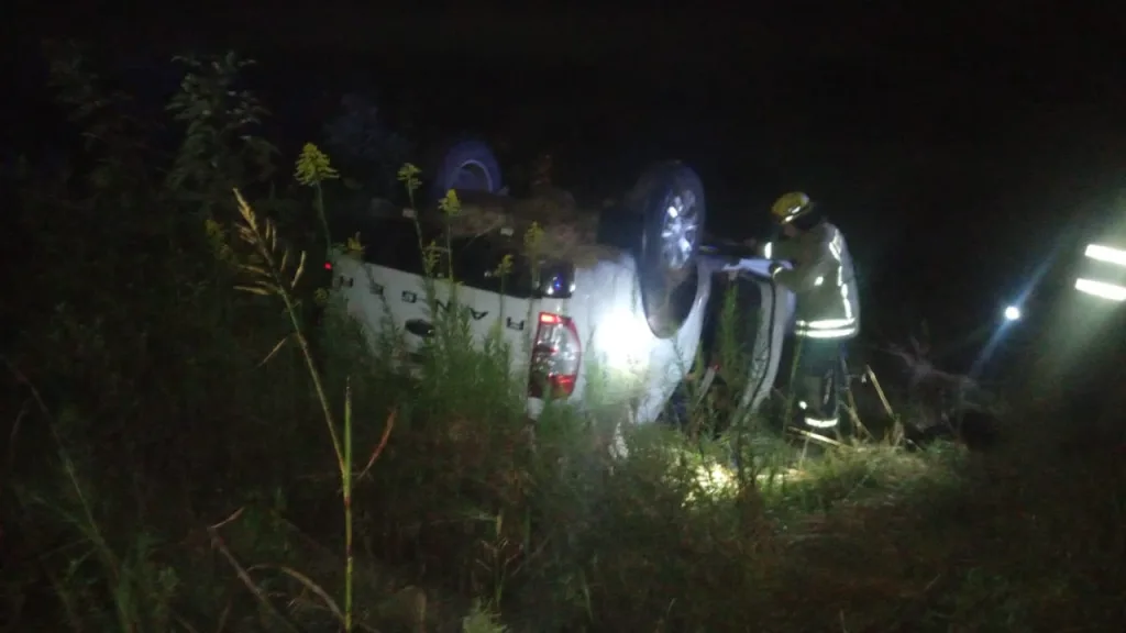Padre e hijo viajaban a Paraguay: perdió el control y volcó en la Autovía 12