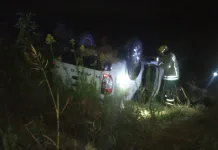 Padre e hijo viajaban a Paraguay: perdió el control y volcó en la Autovía 12