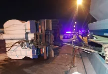 Choque entre dos camiones en el enlace vial Rosario–Victoria dejó un conductor con lesiones leves