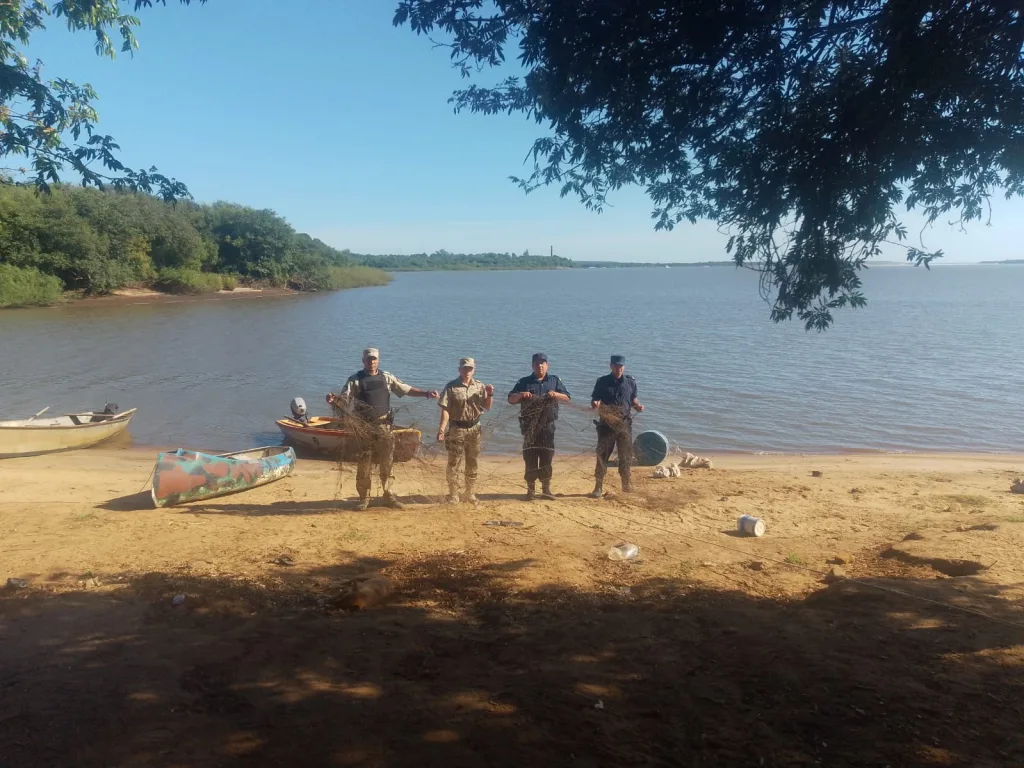 Secuestraron redes y peces fuera de medida en un procedimiento por infracción a la Ley de Pesca en zona ribereña de Colón