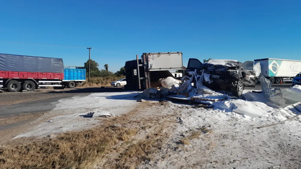 Choque múltiple en Ruta Nacional 14: cuatro vehículos involucrados y un camionero hospitalizado