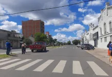 Un joven resultó lesionado tras un choque entre una camioneta y una moto en Boulevard Yrigoyen