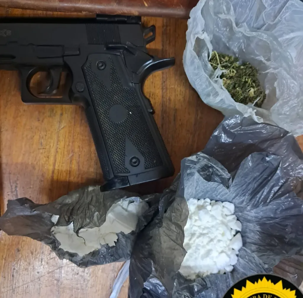 Detuvieron a un hombre en Basavilbaso tras amenazar a policías con un machete y hallarle drogas