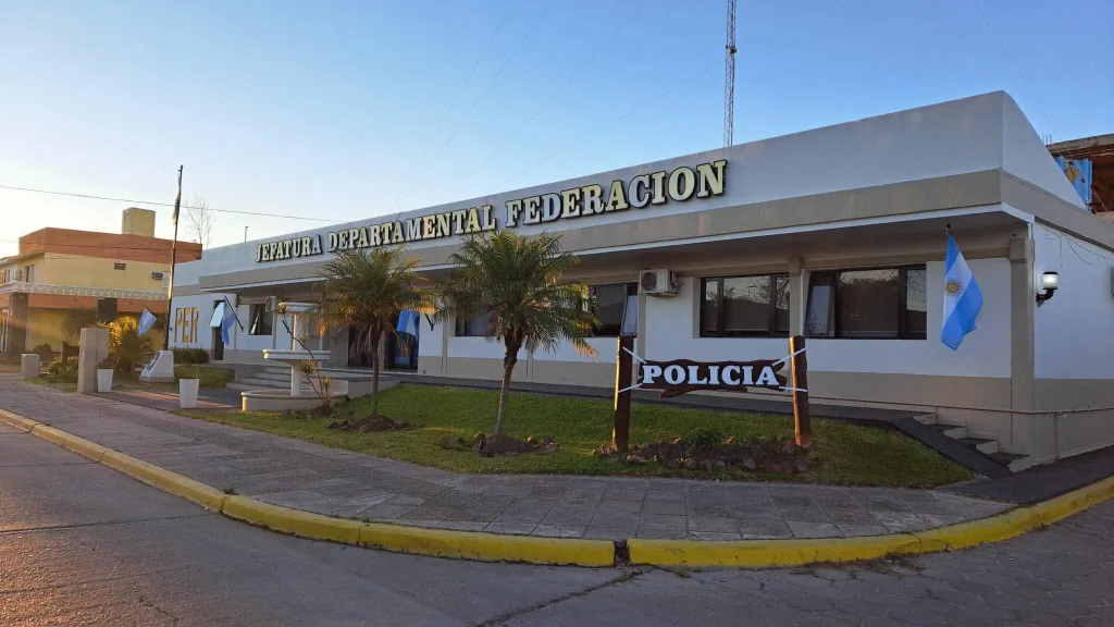 Allanaron una vivienda y detuvieron a un hombre por armas de fuego en Federación