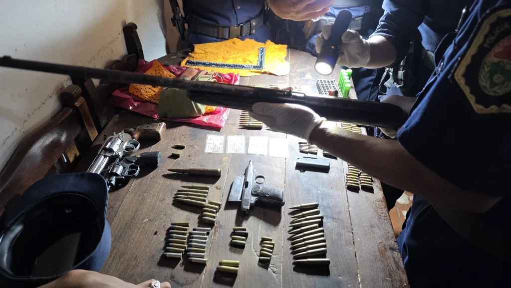 Allanamiento positivo: secuestraron elementos sustraídos del Corralón Municipal, armas y municiones; hay dos detenidos