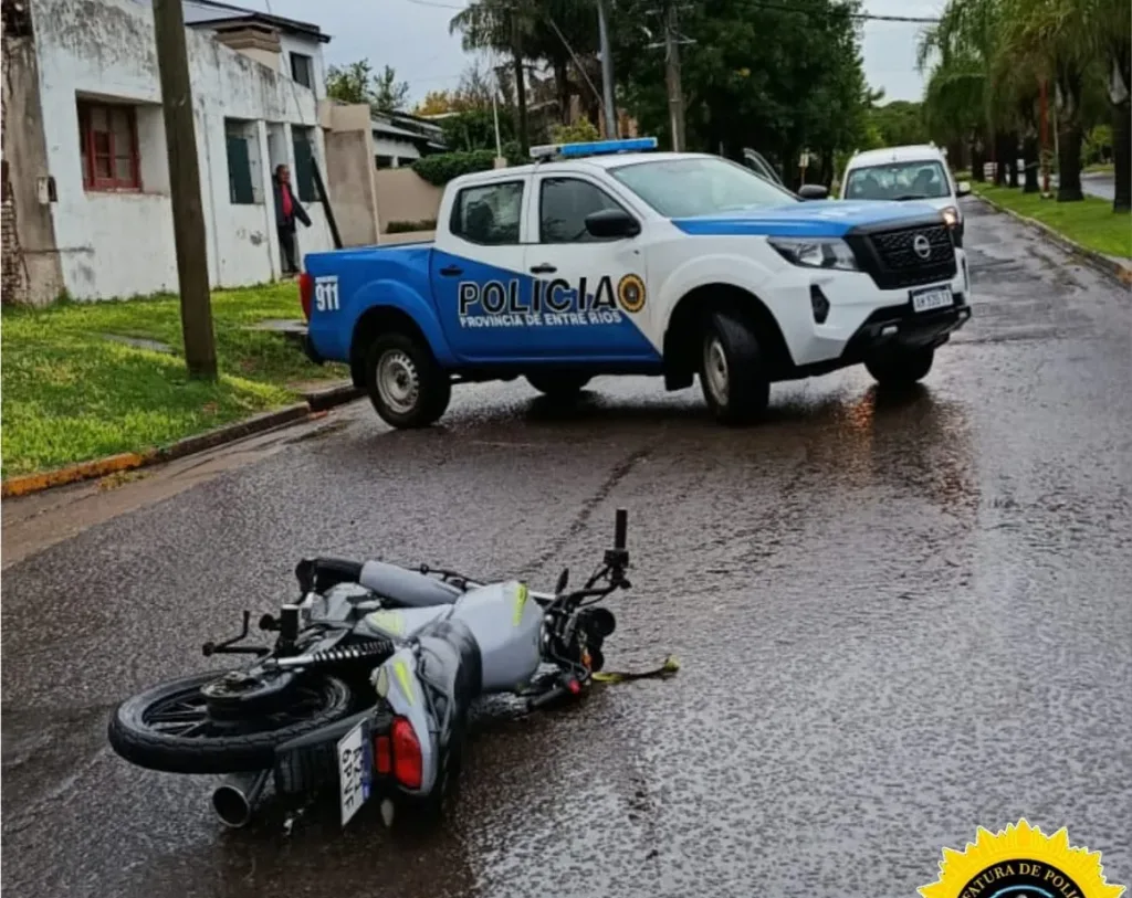 Motociclista cayó tras una maniobra evasiva en una esquina de Federal