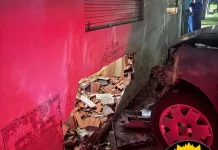 Conductor alcoholizado chocó contra el frente de una vivienda en calle Leguizamón