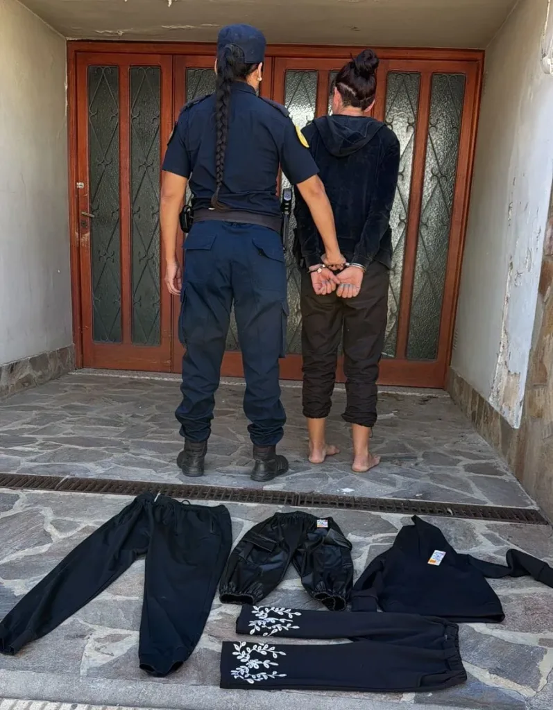 Mechera detenida tras sustraer prendas de un comercio