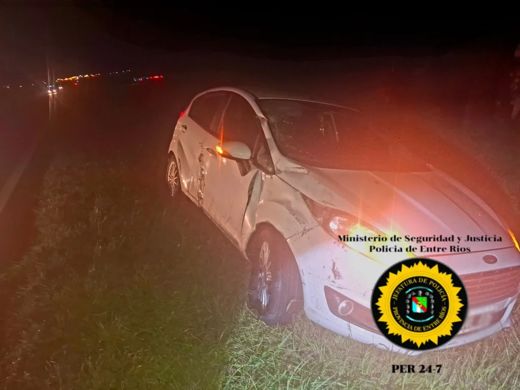 Colisión en la Autovía Artigas: choque entre un auto y un camión dejó daños materiales