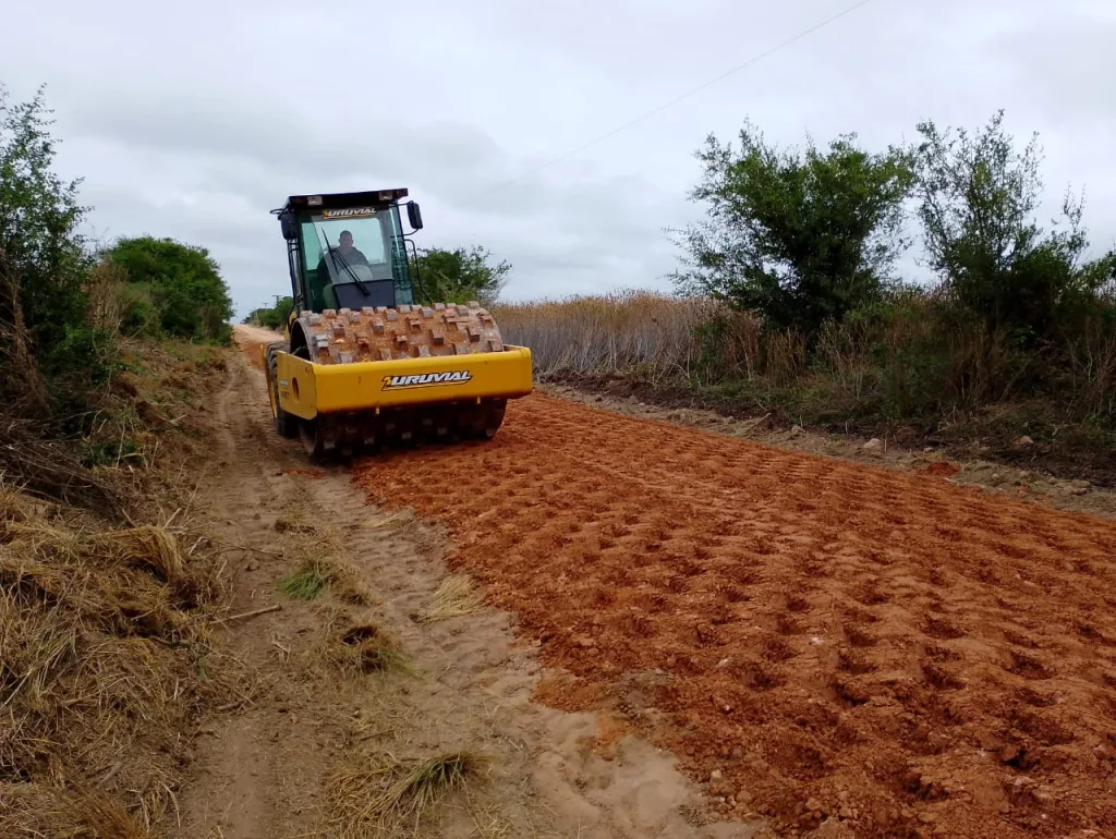 Trabajos de mejora y mantenimiento  de los caminos en la zona de Talita