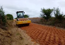 Trabajos de mejora y mantenimiento de los caminos en la zona de Talita