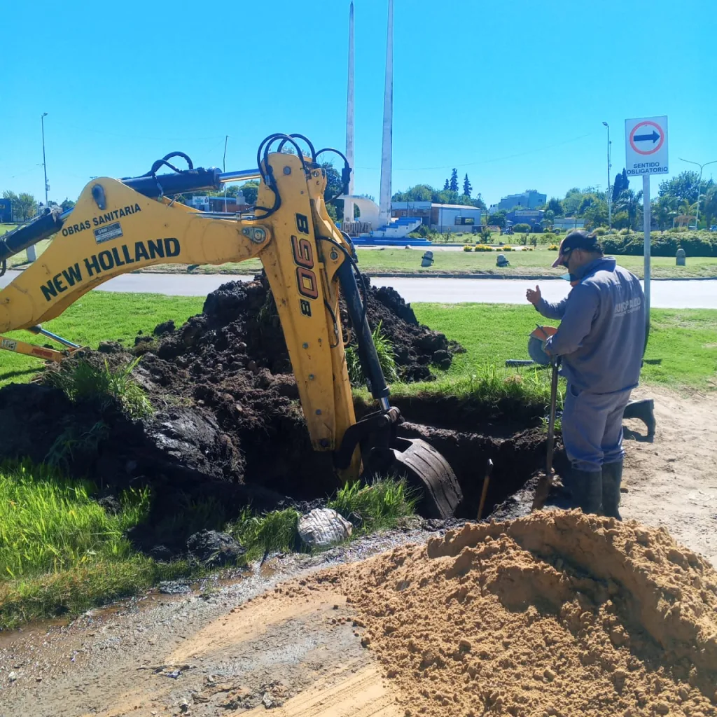 Intensifican trabajos en redes de agua y  cloacas en distintos barrios de la ciudad
