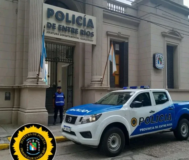 Volcó un móvil policial en un camino vecinal y el conductor salió ileso