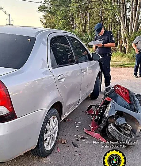 Choque en Colón: un motociclista sufrió lesiones graves