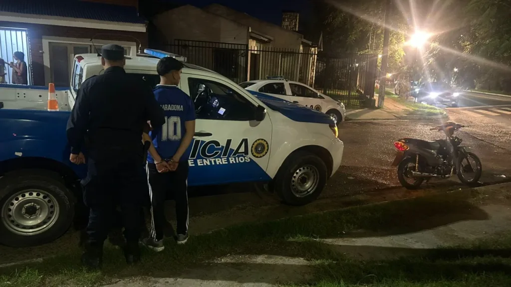 Llevaba dinero en la moto, quiso sobornar a la Policía y terminó detenido