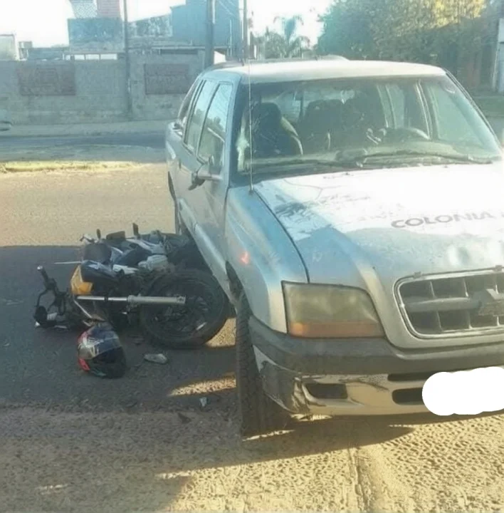 Choque en bulevar Yrigoyen: una motociclista sufrió lesiones graves