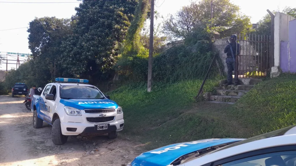 Allanamiento por microtráfico en Victoria: tres detenidos y droga secuestrada