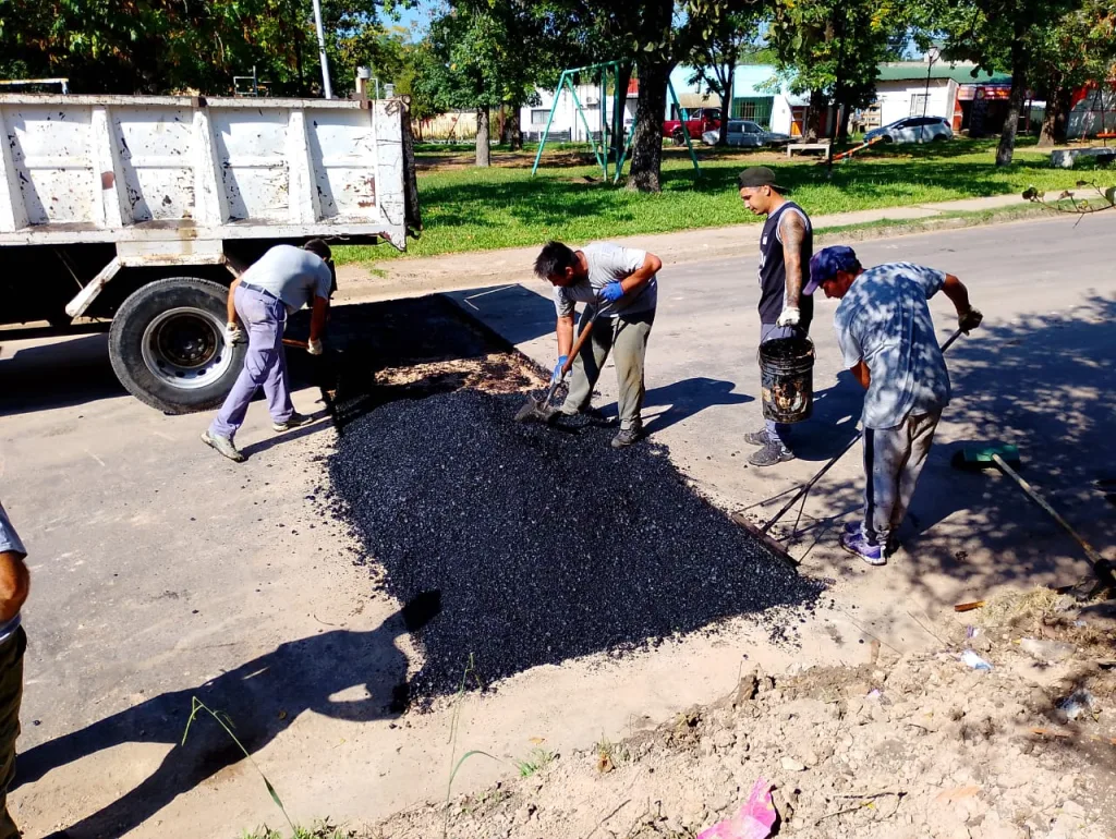 Plan de bacheo: intensifican tareas en barrio Santa Teresita