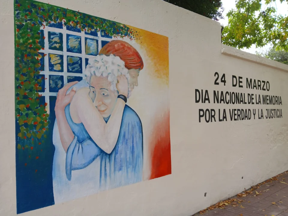 Derechos Humanos: reinauguraron el mural “El Abrazo”