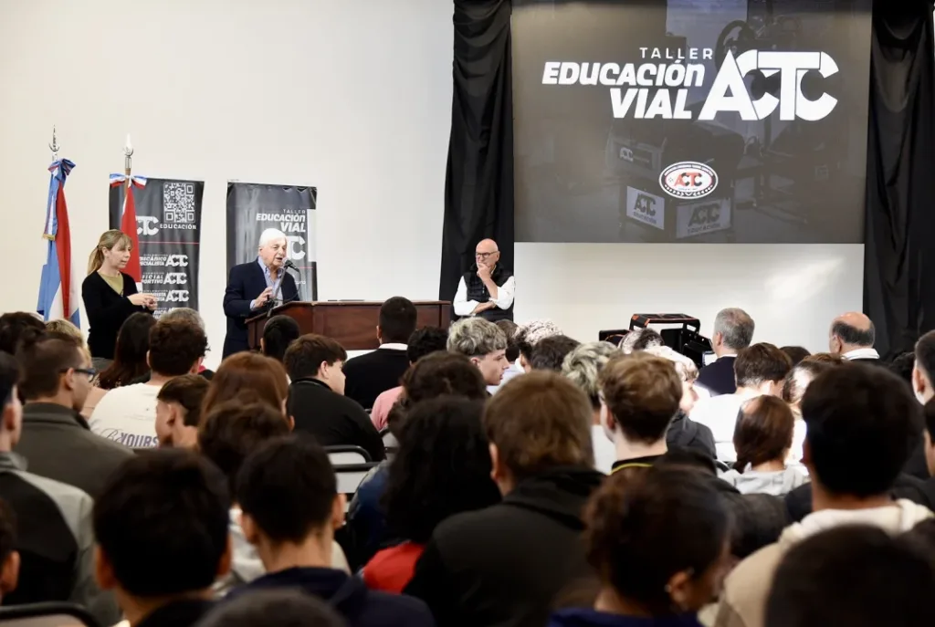 Más de 300 alumnos participaron del taller vial en la Escuela Técnica N° 3