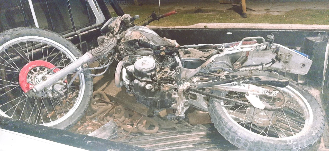 Una motocicleta se incendió en la vía pública y debieron intervenir los bomberos en Concepción del Uruguay