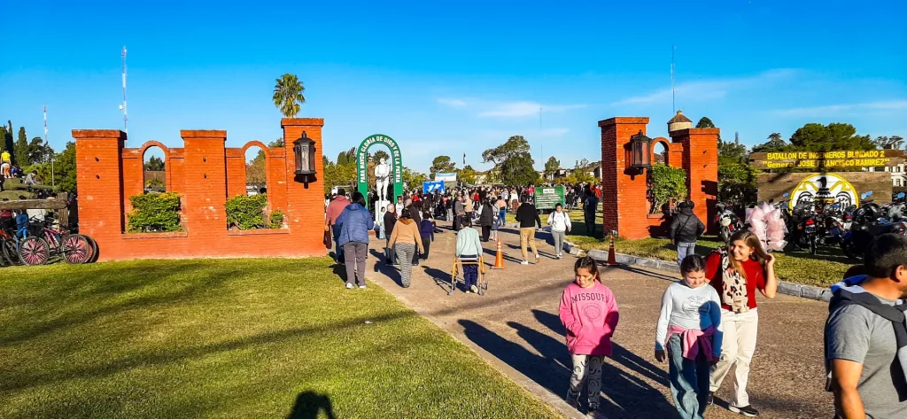 En imágenes: Miles de personas colmaron el Batallón en una multitudinaria jornada de puertas abiertas