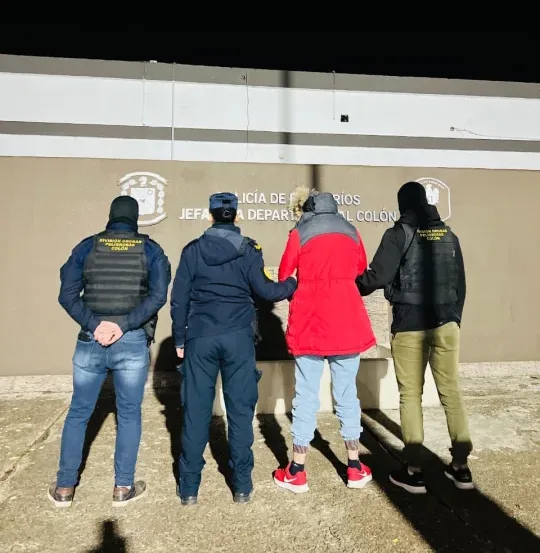 Allanamientos por narcomenudeo en Colón: una mujer detenida y secuestro de cocaína y marihuana