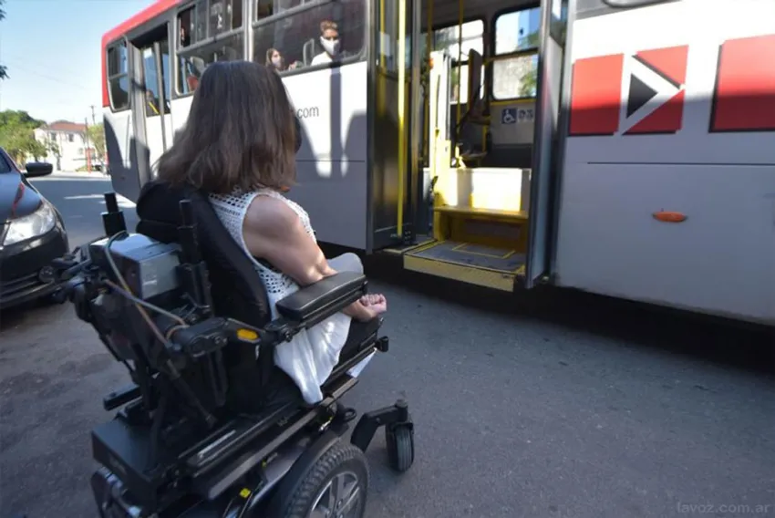 El Gobierno eliminó los pagos a empresas por pasajes gratuitos para personas con discapacidad