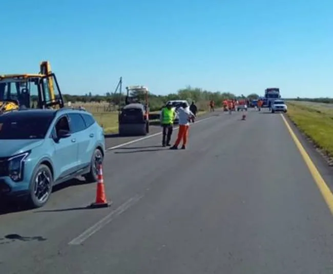 Un operario fue atropellado mientras trabajaba sobre Ruta 14 y el camionero escapó