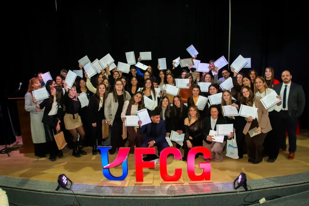 La Facultad de Ciencias de la Gestión de UADER distinguió a sus nuevos egresados en Concepción del Uruguay